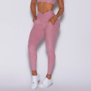 Bombshell Sportswear V Scrunch Leggings
M / Rose Blush / Medium & Reversible Bra